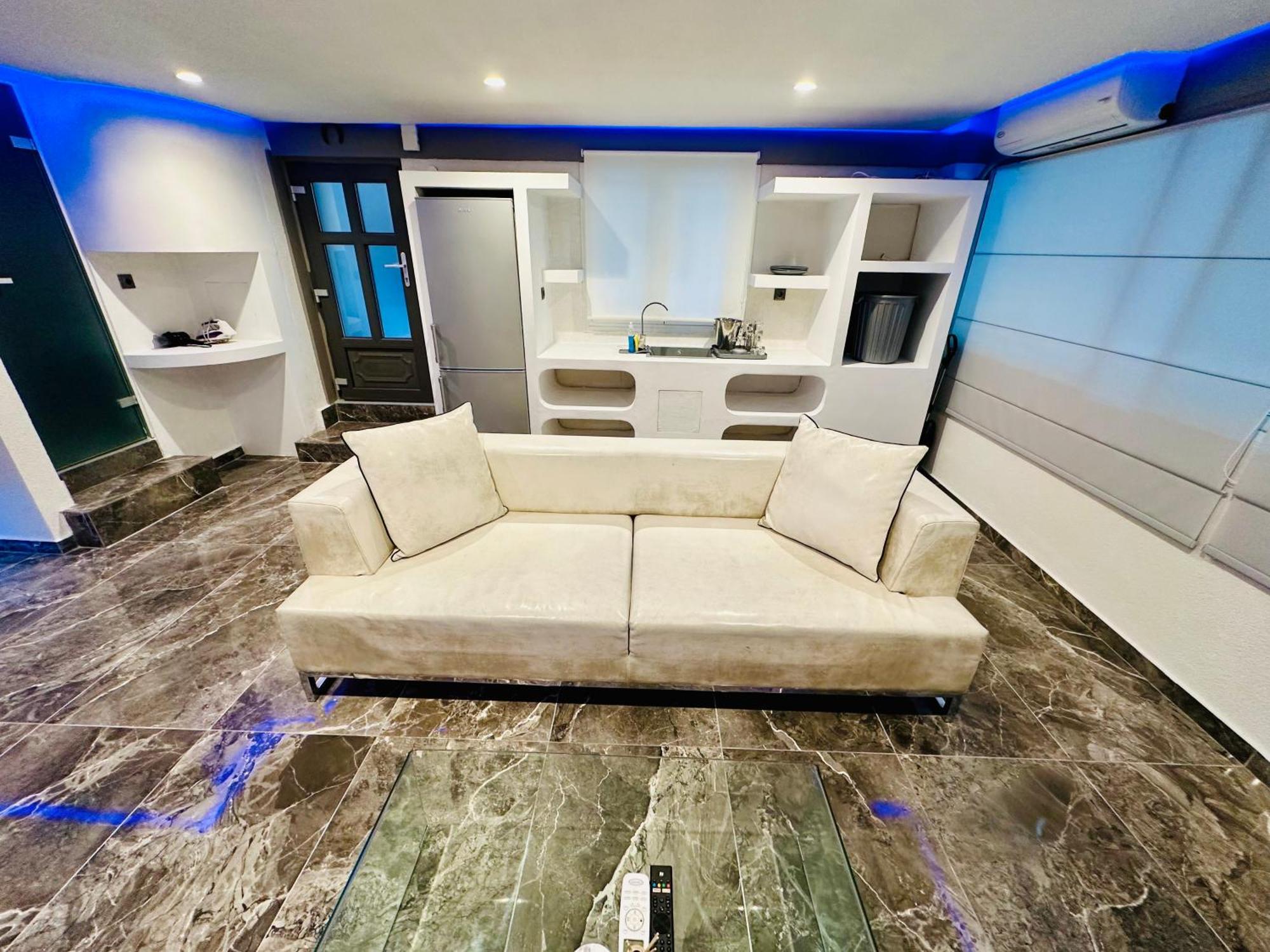 Thessvibestudios Apartment